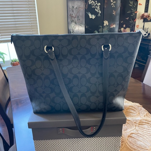 Coach Gallery Tote Bag In Signature Canvas.  Graphite/Black - Picture 2 of 8